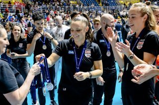 La coach Lauren Bertolacci (au centre) est "très fière" du parcours du NUC KEYSTONE/JEAN-CHRISTOPHE BOTT